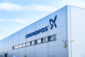 Логотип насосов Grundfos на заводе на PUMP.su